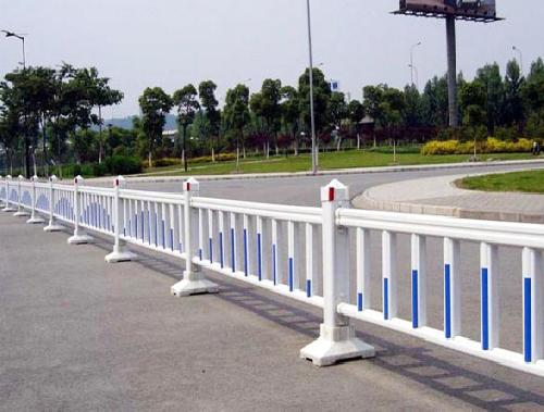 洛陽鋅鋼護欄廠-交通護欄
